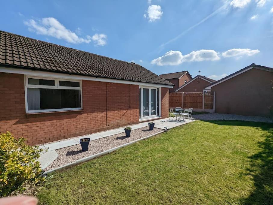 THE KILSYTH,detached bungalow Warrington Exterior foto