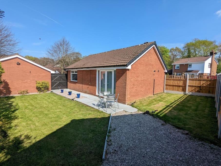 THE KILSYTH,detached bungalow Warrington Exterior foto