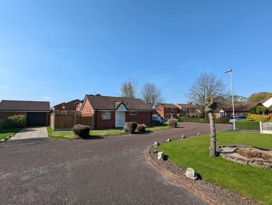 THE KILSYTH,detached bungalow Warrington Exterior foto
