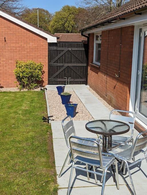 THE KILSYTH,detached bungalow Warrington Exterior foto